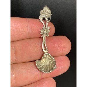 Victorian 800 Silver Scalloped Salt Spoon Floral Motif 2.25 inches